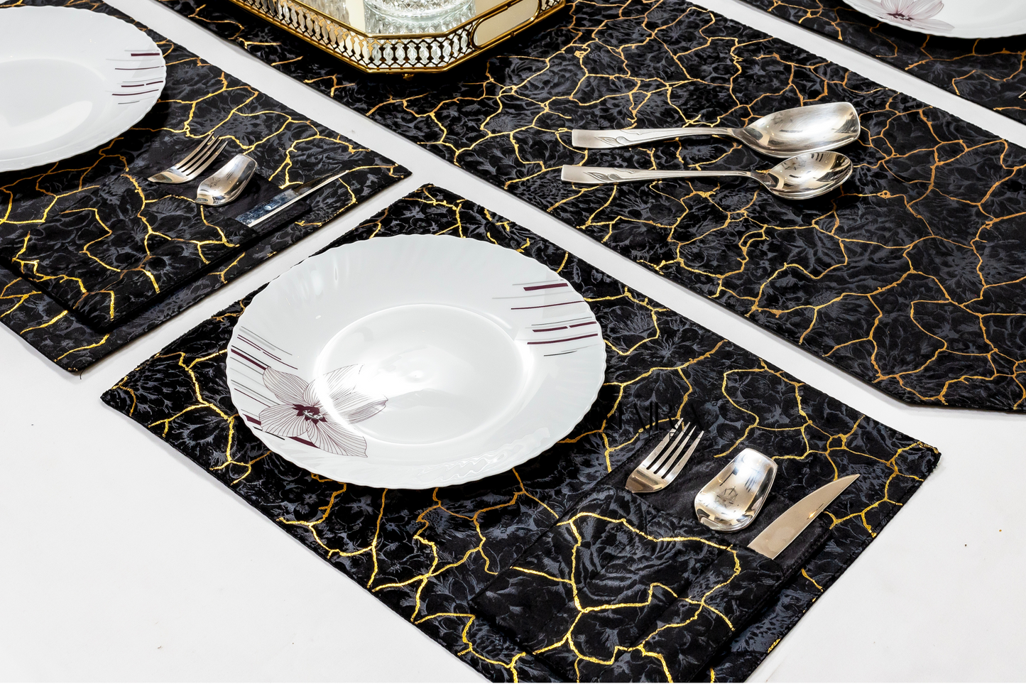 Black Majestic Bonanza Obsidian Crackle DinningTable Set