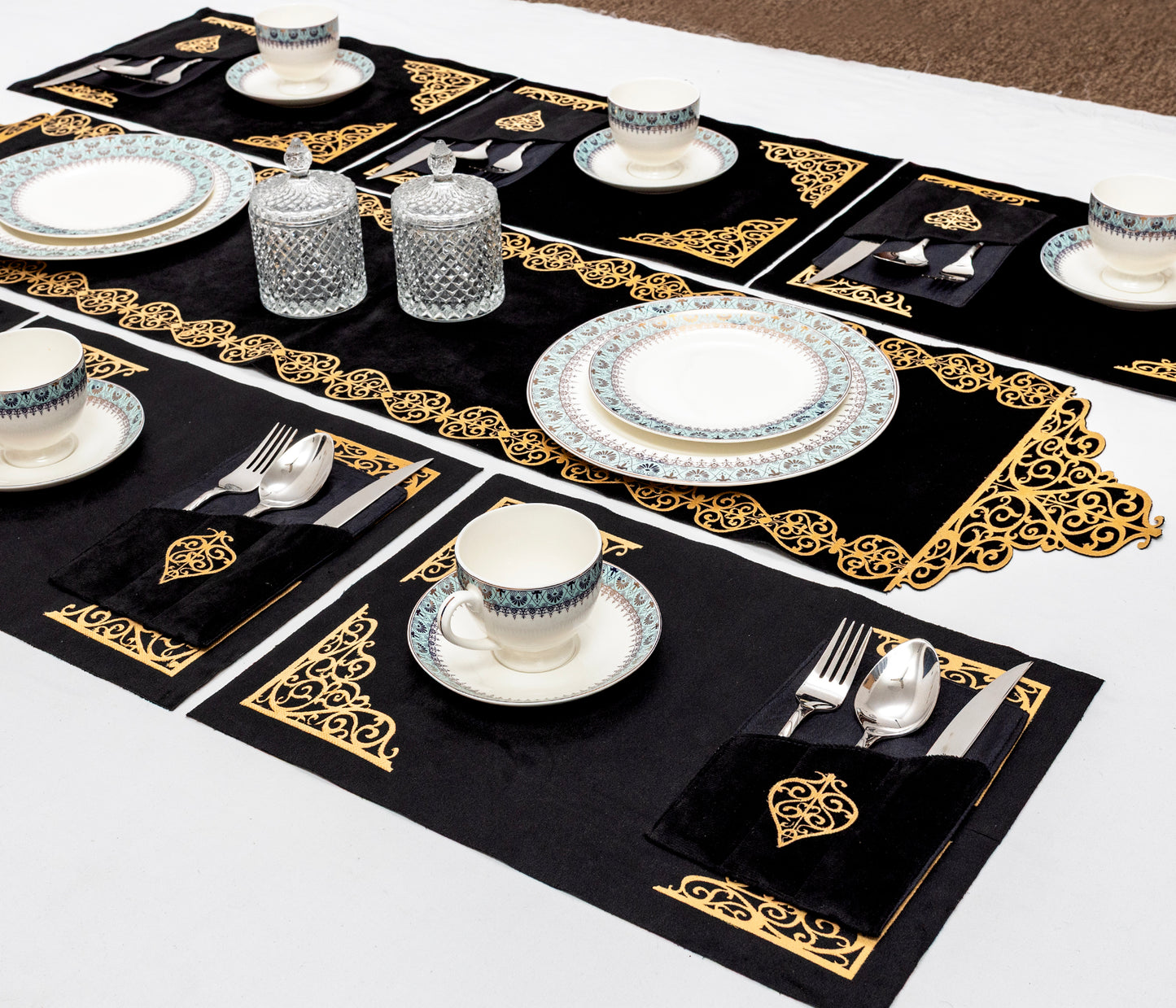 Luxury Black Velvet Runner Set – Perfect for Modern Dining Tables 8/6/4 pcs Set's