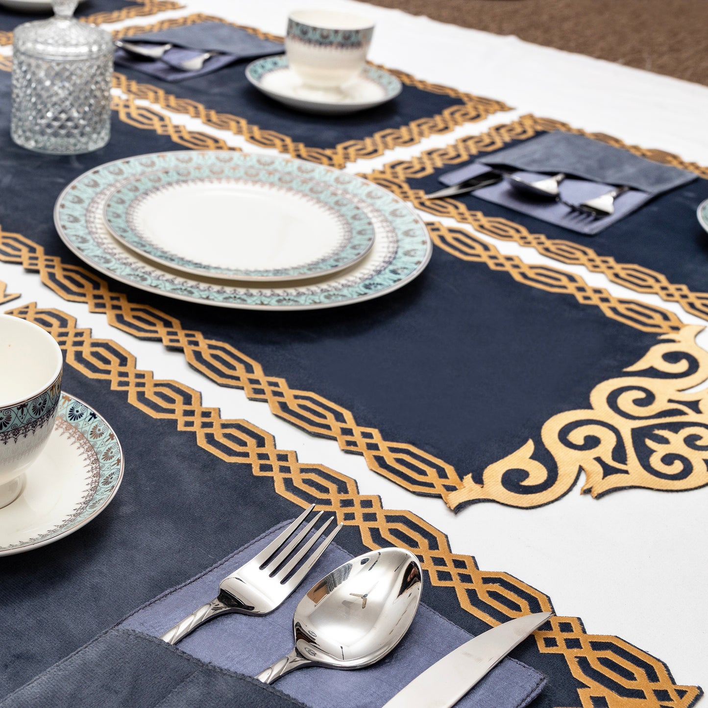Elegant Grey Table Runner Set (8/6/4 Pieces) – New Collection