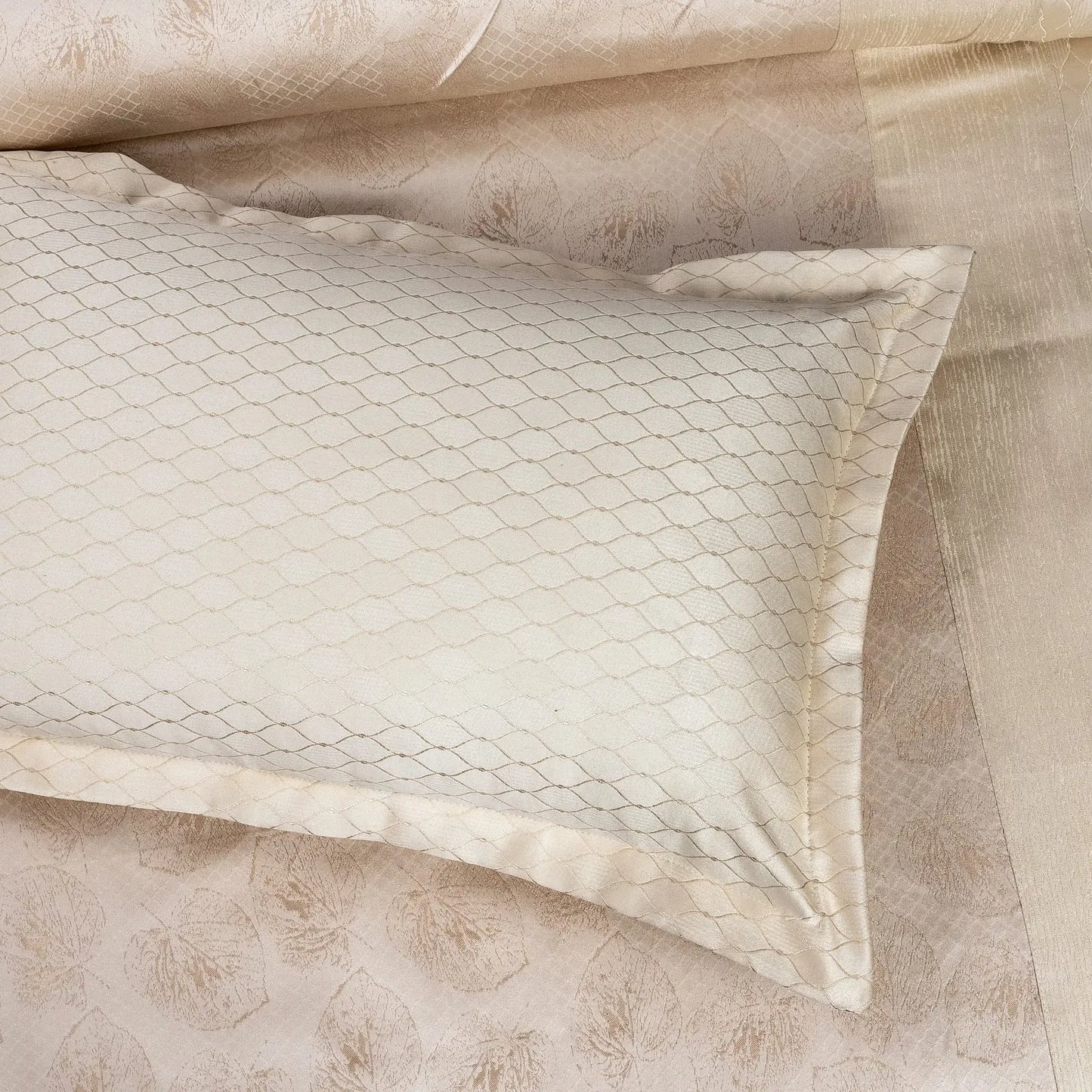 Luxury Satin Jacquard Duvet Cover Set- 7 Pcs